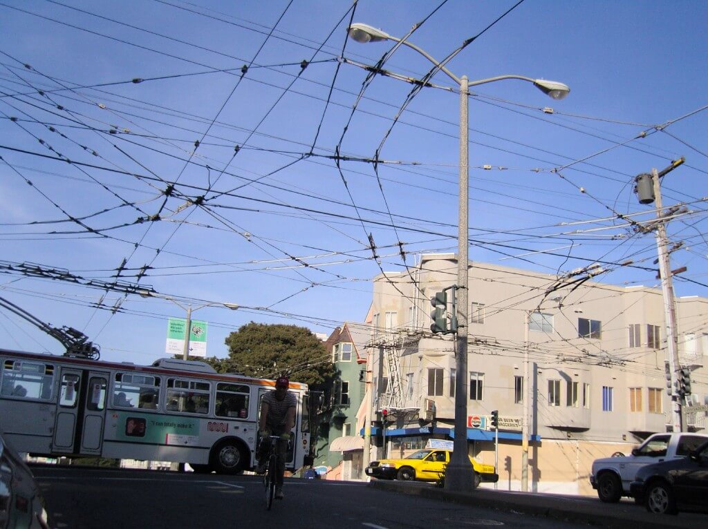 edit_Muni_trolleybus_wires_at_Haight